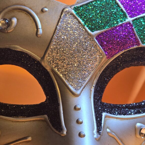 The Checkered Phantom Gold or Silver - Picture 9 of 12